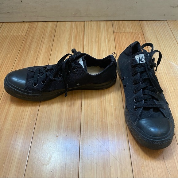 Black Converse Sneakers, size 8 women’s - Picture 7 of 9